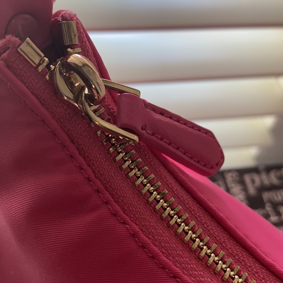 Kate Spade nylon shoulder bag in the color watermelon - Picture 5 of 7